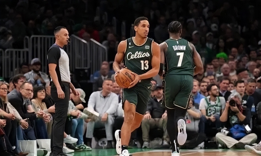  杰伦布朗全面发挥绿军客场力克老鹰登顶东部